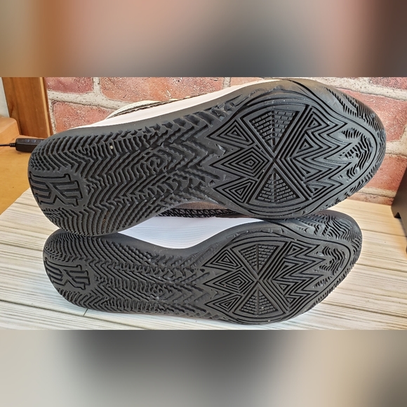 Nike Kyrie Flytrap 6 Air Zoom men's size 7.5 (sa201) - Picture 10 of 15